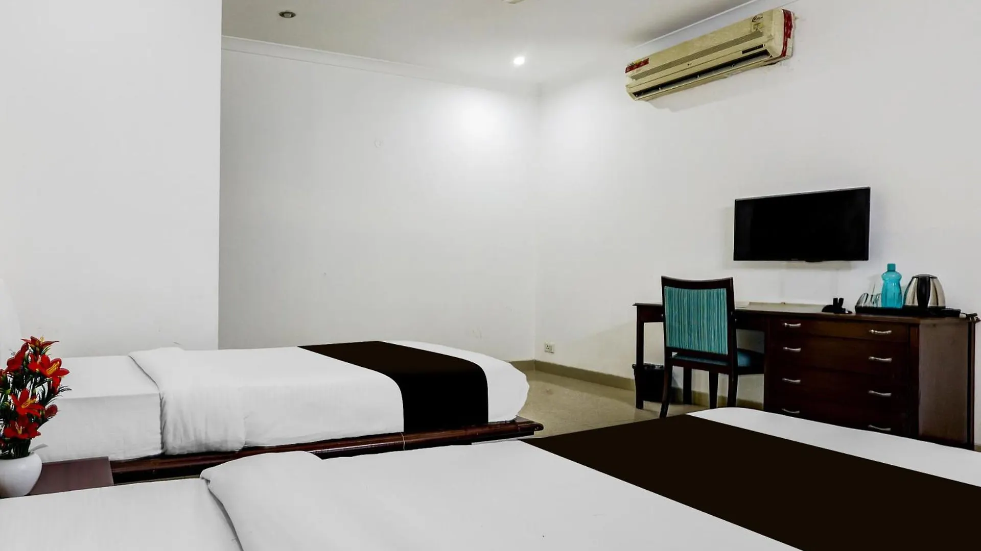 Collection O Tipsyy Inn & Suites 020 Gurgaon Hotel