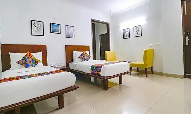 Collection O Tipsyy Inn & Suites 020 Гургаон Индия