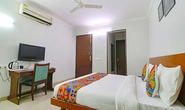 Отель Collection O Tipsyy Inn & Suites 020 Гургаон Индия