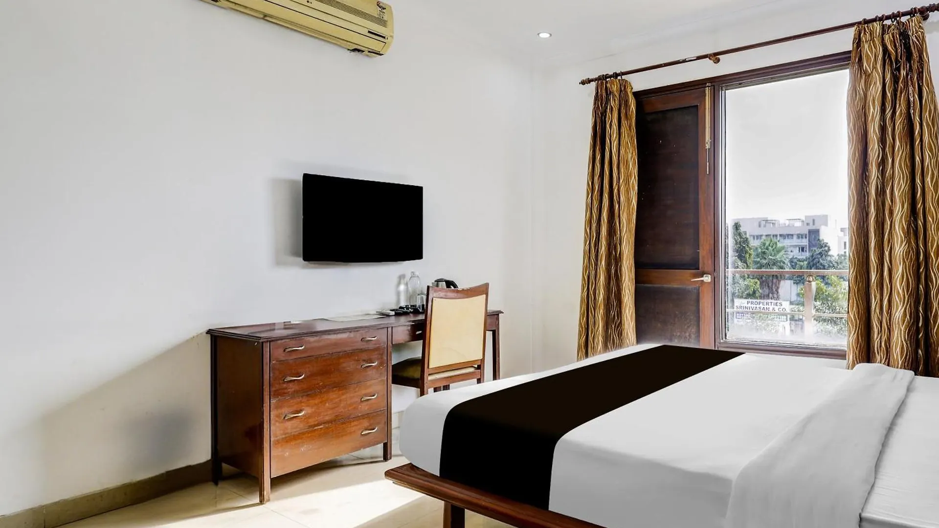 Отель Collection O Tipsyy Inn & Suites 020 Гургаон