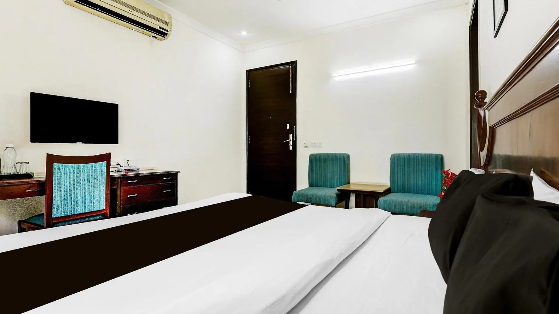 Отель Collection O Tipsyy Inn & Suites 020 Гургаон